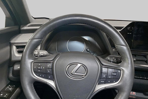 Lexus UX250h 9 of 11