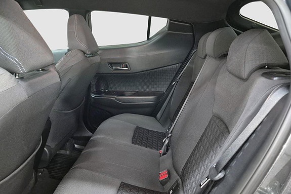 Toyota C-HR 8 of 11