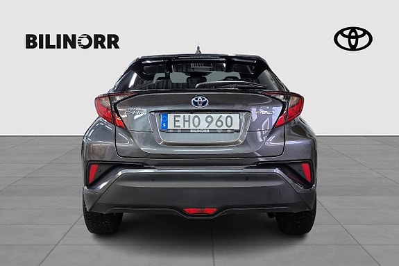 Toyota C-HR 4 of 11
