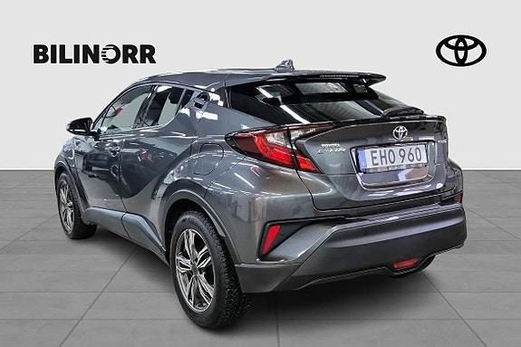 Toyota C-HR 2 of 11