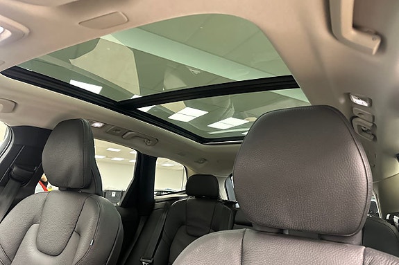 Volvo XC60 13 of 30