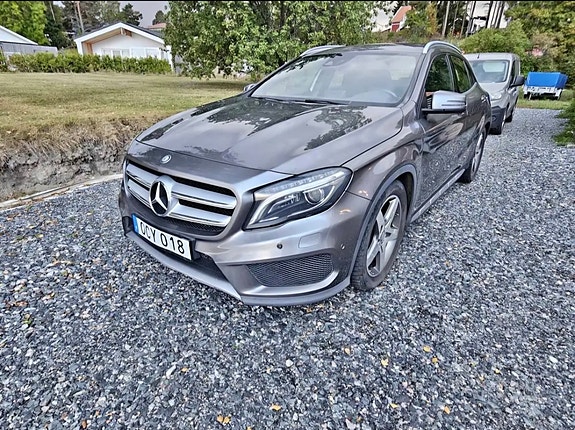 Mercedes-Benz GLA 200 d 2 of 7
