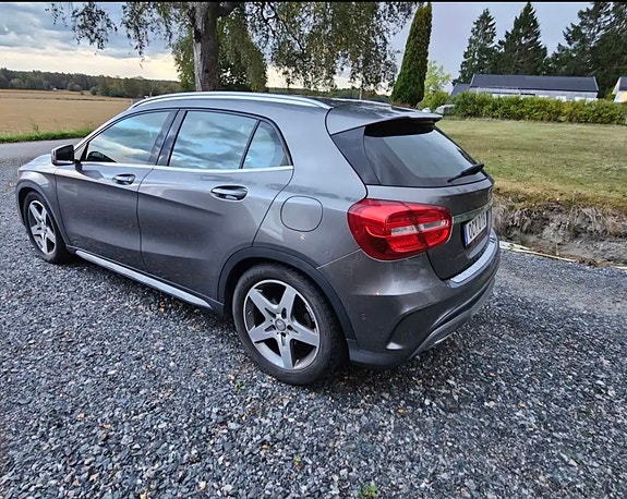 Mercedes-Benz GLA 200 d 4 of 7