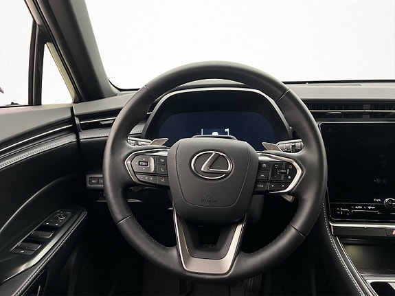 Lexus LBX 15 of 30