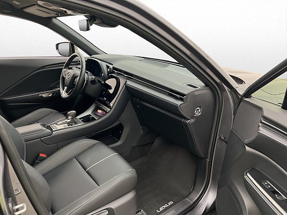 Lexus LBX 27 of 30