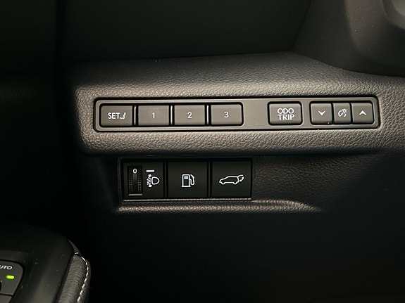 Lexus LBX 16 of 30