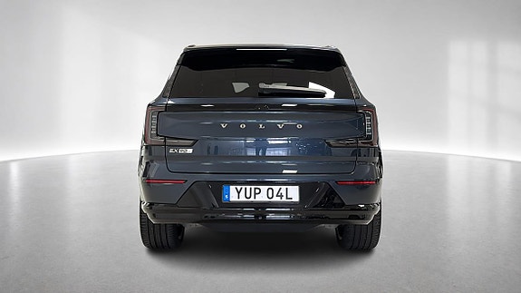Volvo EX90 8 of 18