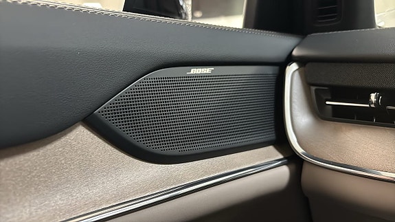 Volvo EX90 16 of 18