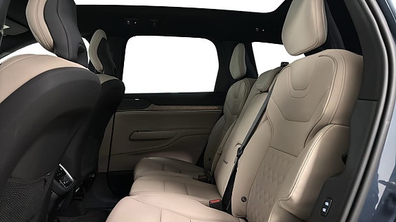 Volvo EX90 7 of 18