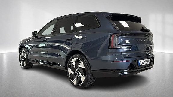 Volvo EX90 2 of 18