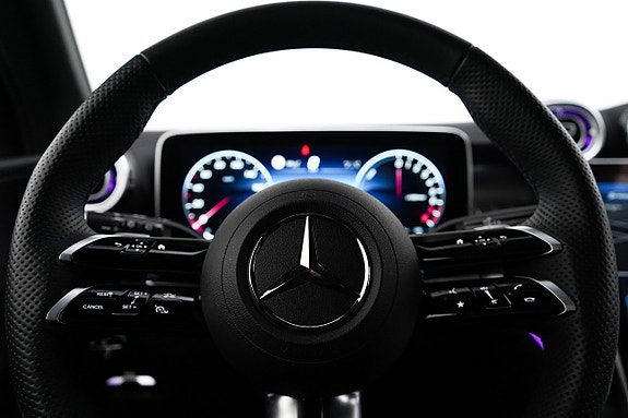 Mercedes-Benz GLC400 e 8 of 23