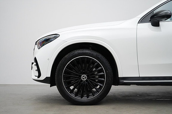 Mercedes-Benz GLC400 e 2 of 23