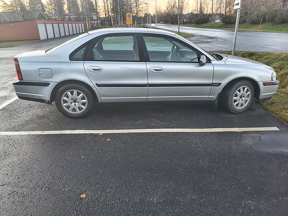 Volvo S80 3 of 4