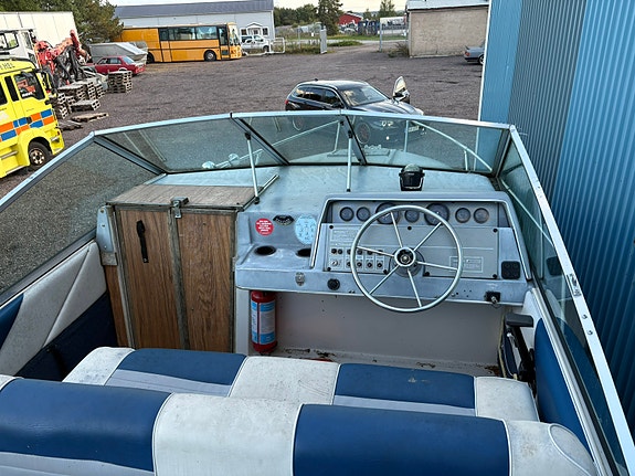 Sea ray seville midcabin 21fot 2 of 3