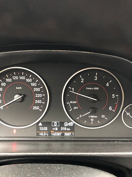 BMW 320d 2 of 7