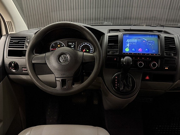 Volkswagen Caravelle 16 of 21