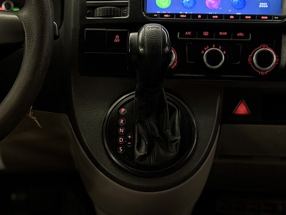 Volkswagen Caravelle 21 of 21