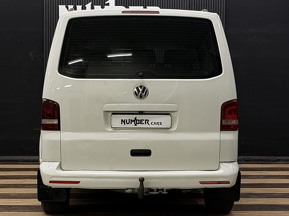Volkswagen Caravelle 8 of 21