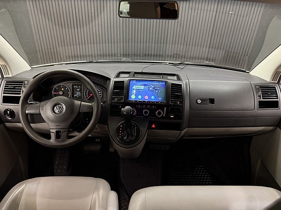 Volkswagen Caravelle 15 of 21