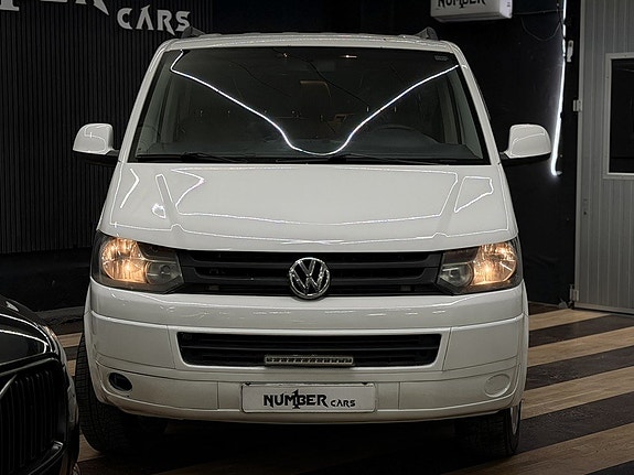 Volkswagen Caravelle 3 of 21