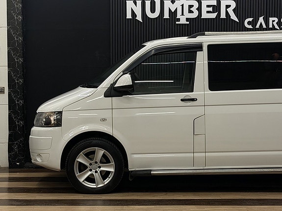 Volkswagen Caravelle 5 of 21