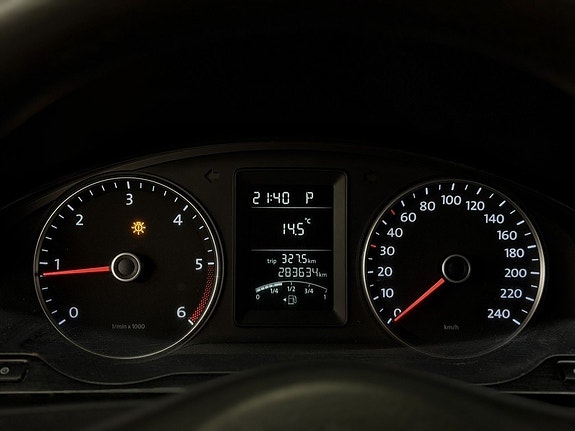 Volkswagen Caravelle 18 of 21