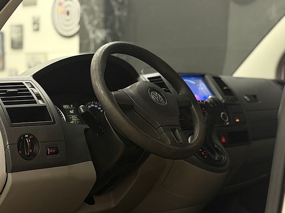 Volkswagen Caravelle 13 of 21