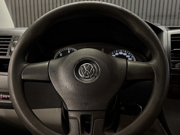 Volkswagen Caravelle 17 of 21