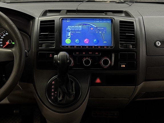 Volkswagen Caravelle 19 of 21