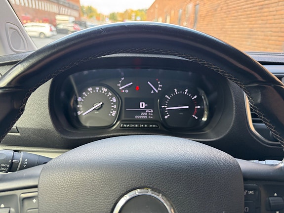 Opel Vivaro 16 of 25