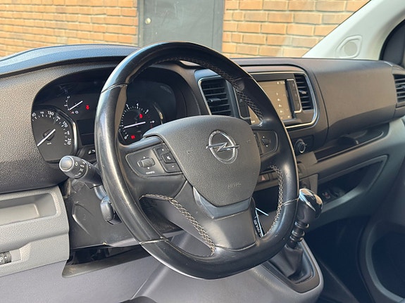 Opel Vivaro 12 of 25