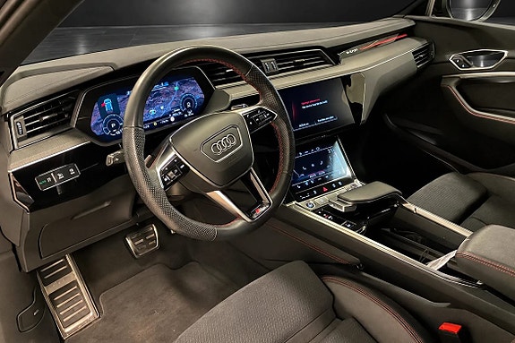 Audi Q8 e-tron 11 of 15