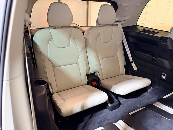 Volvo XC90 25 of 30