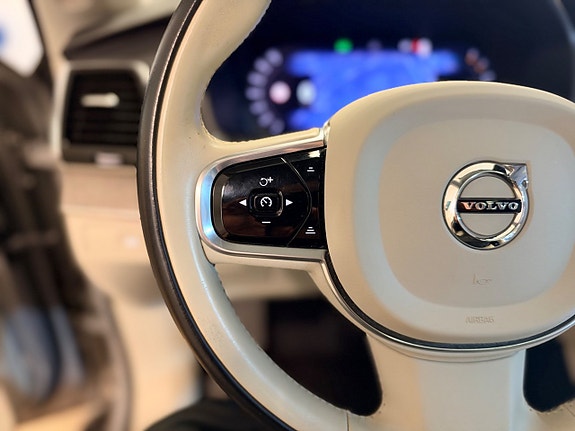 Volvo XC90 9 of 30