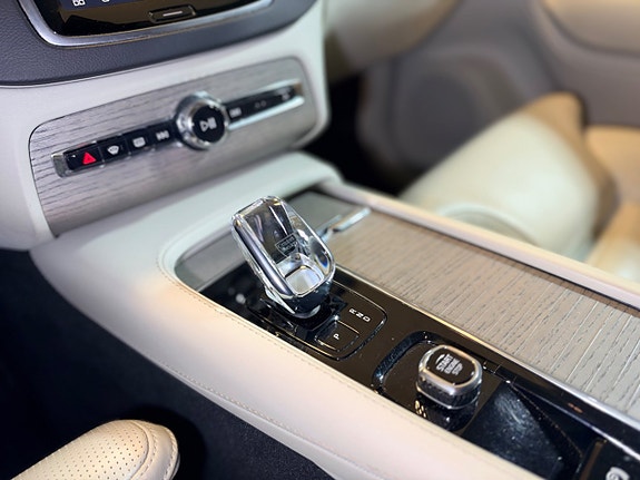 Volvo XC90 12 of 30