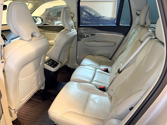 Volvo XC90 23 of 30