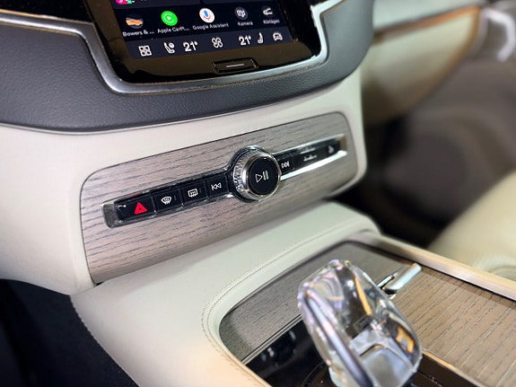 Volvo XC90 13 of 30