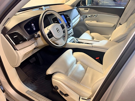 Volvo XC90 5 of 30