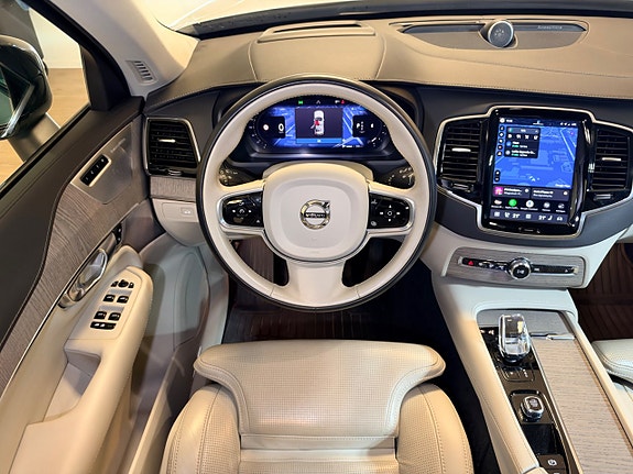 Volvo XC90 8 of 30