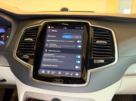 Volvo XC90 20 of 30