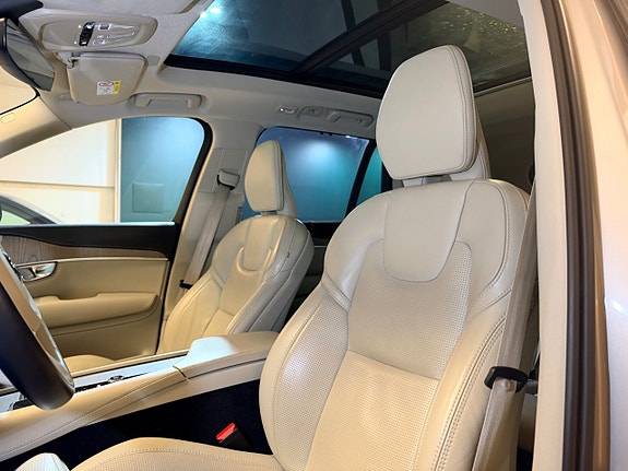 Volvo XC90 6 of 30