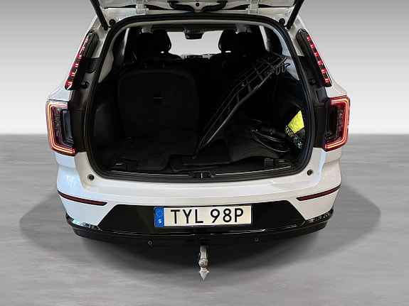 Volvo EX90 12 of 16