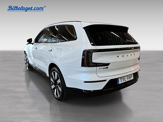 Volvo EX90 8 of 16
