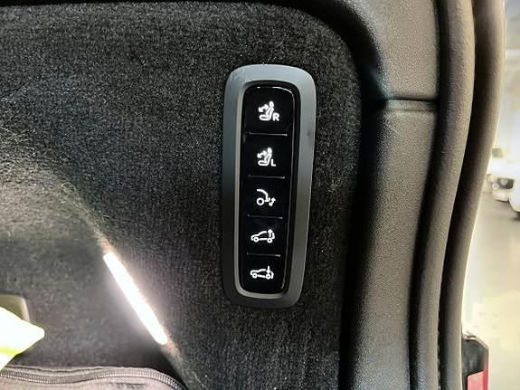 Volvo EX90 13 of 16