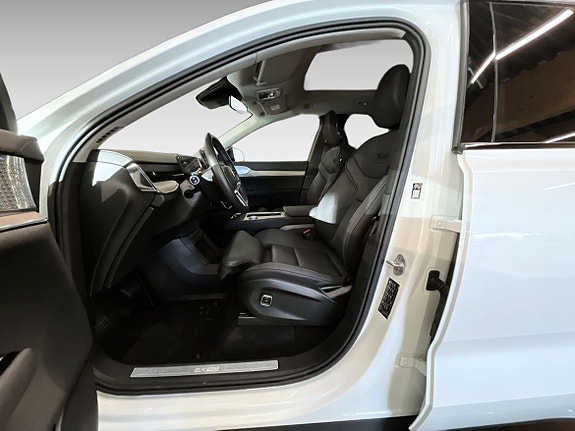 Volvo EX90 9 of 16