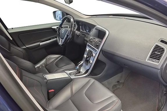 Volvo XC60 11 of 22