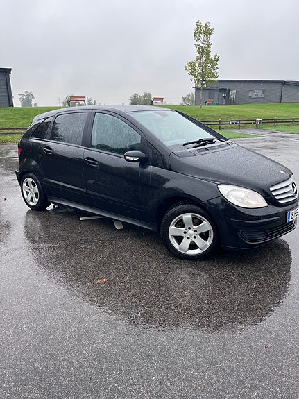 Mercedes-Benz B 180 3 of 6