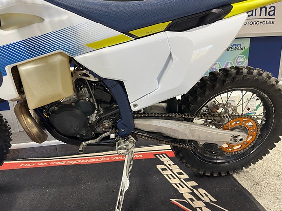 Husqvarna TE 300 3 of 6