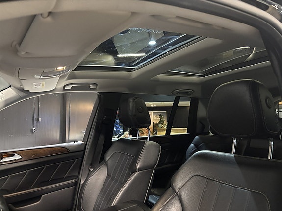 Mercedes-Benz GL350 22 of 27