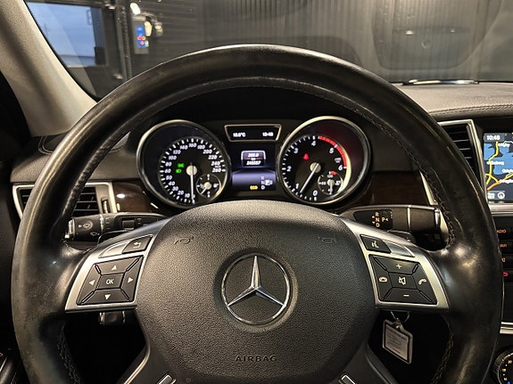 Mercedes-Benz GL350 18 of 27